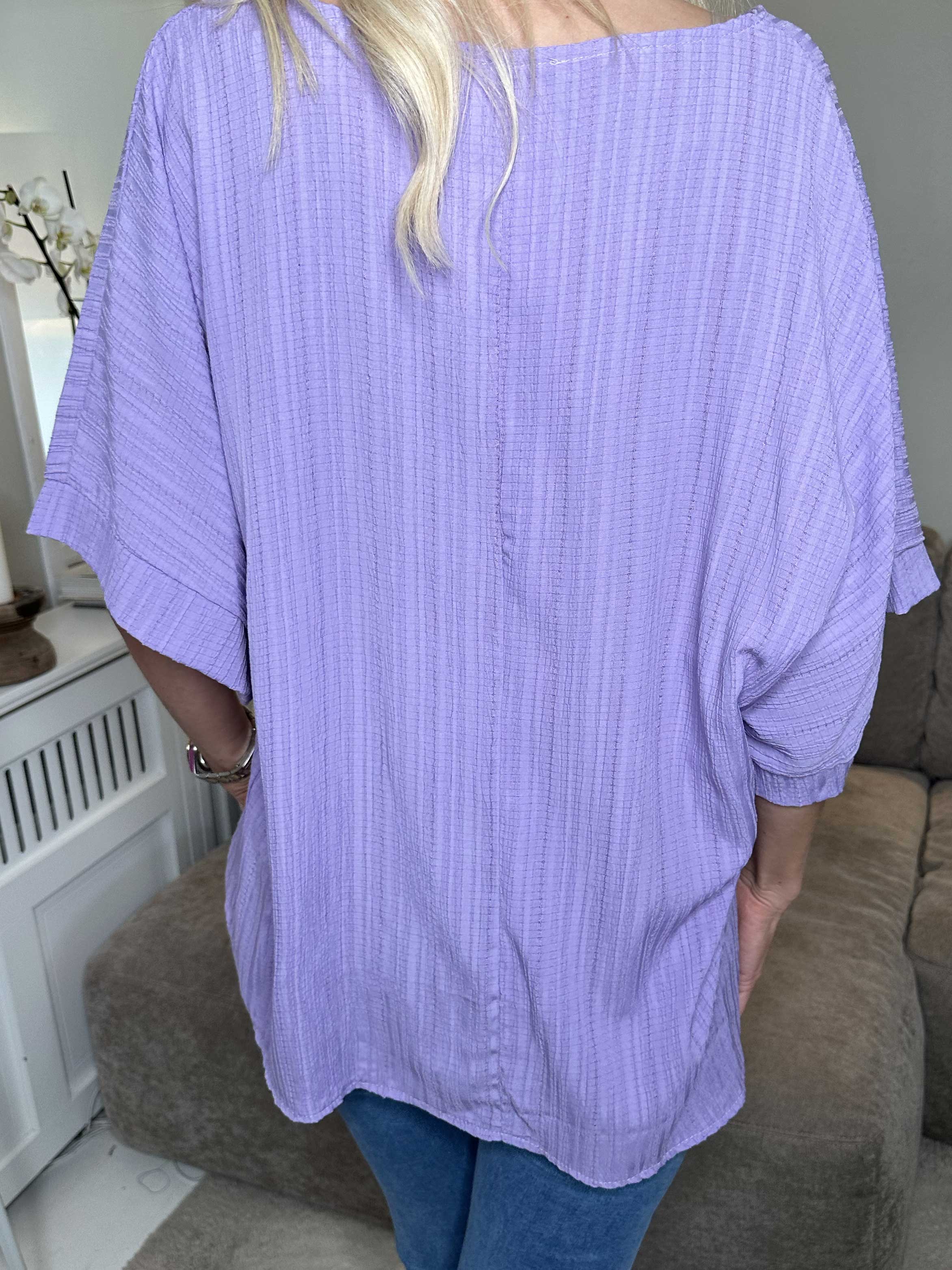 Cindy - Ensfarvet bluse i crepet look